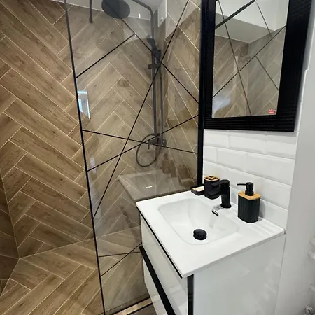 Apartment Splendid - Garsoniera Ultracentral Dotari Full Craiova